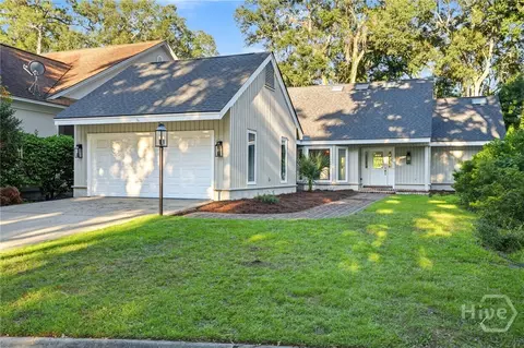 4 Halfmoon Ct, Savannah, GA 31411