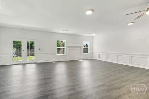Living - 124 Wright St, Savannah, GA 31408 photo 4 of 11