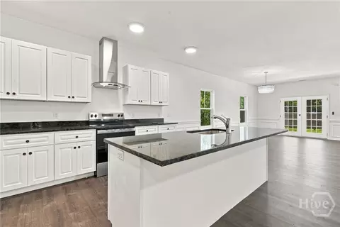 Kitchen - 124 Wright St, Savannah, GA 31408 photo 2 of 5