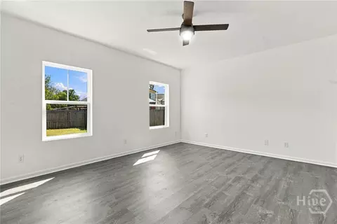 Living - 124 Wright St, Savannah, GA 31408 photo 5 of 11