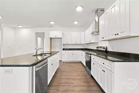 Kitchen - 124 Wright St, Savannah, GA 31408 photo 3 of 5