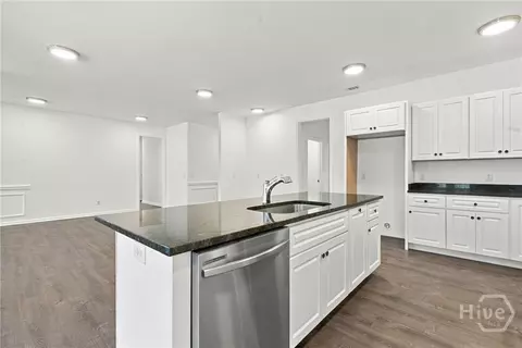 Kitchen - 124 Wright St, Savannah, GA 31408 photo 4 of 5