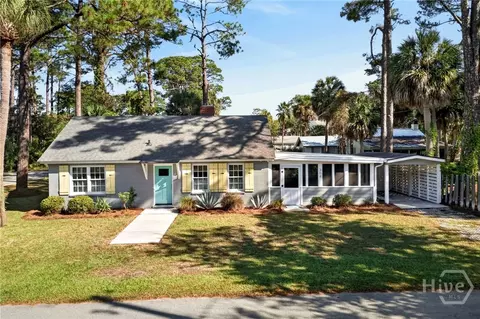 304 9th St, Tybee Island, GA 31328