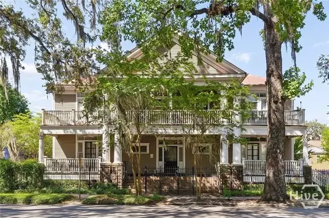 8 W 37th St #A, Savannah, GA 31401