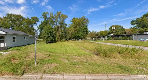 702 W 51st St, Savannah, GA 31405