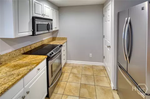 Kitchen - 3113 River Dr #12, Thunderbolt, GA 31404 photo 3 of 4