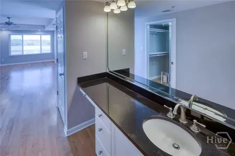 Bath - 3113 River Dr #12, Thunderbolt, GA 31404 photo 3 of 4