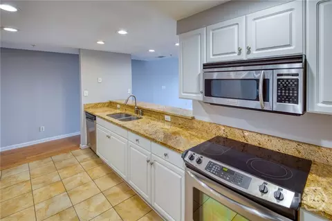 Kitchen - 3113 River Dr #12, Thunderbolt, GA 31404 photo 2 of 4