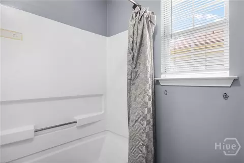Bath - 156 Berwick Lakes Blvd, Pooler, GA 31322 photo 2 of 5