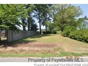312 Spruce St, NC 28375 photo 3