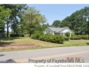 312 Spruce St, NC 28375 photo 2