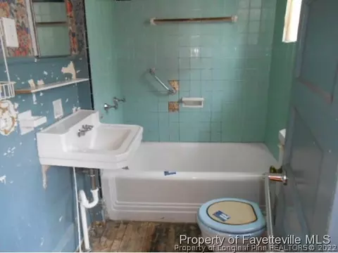 504 Denim Dr, Erwin, NC 28339 photo 7