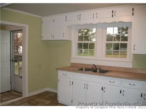 205 E I St, Erwin, NC 28339 photo 4
