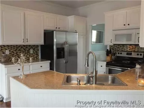 25 Heatherstone Ct, Benson, NC 27504 photo 6