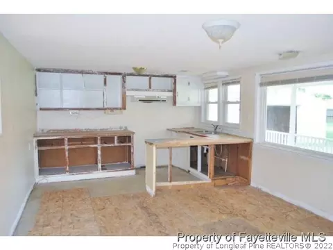 402 W I St, Erwin, NC 28339 photo 4