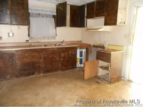 602 Eure St, Saint Pauls, NC 28384 photo 4