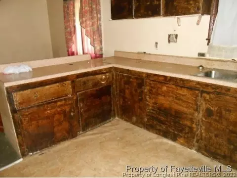 602 Eure St, Saint Pauls, NC 28384 photo 2