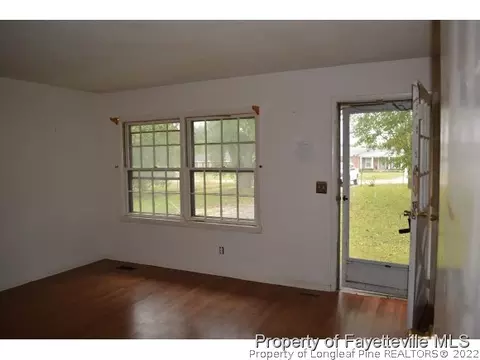 283 Melissa Dr, Dunn, NC 28334 photo 2