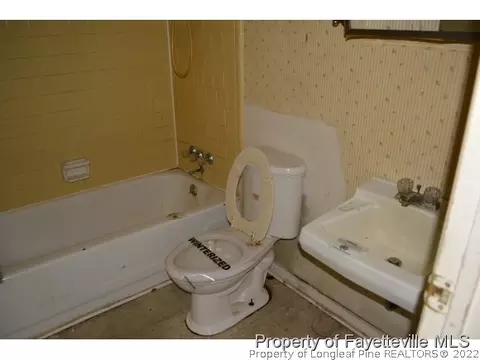 283 Melissa Dr, Dunn, NC 28334 photo 9