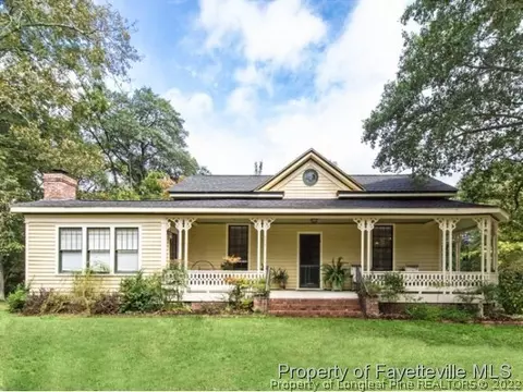 524 Carthage St, Cameron, NC 28326 photo 1
