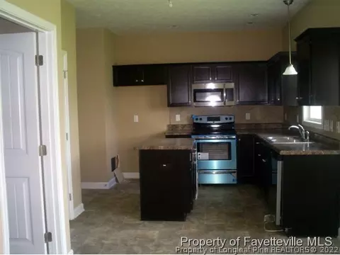 105 Hosta Dr, Raeford, NC 28376 photo 5