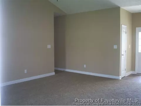 105 Hosta Dr, Raeford, NC 28376 photo 3