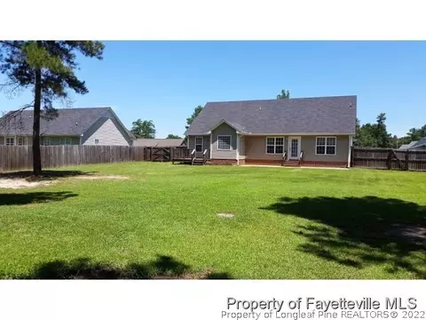 183 Hampton Dr, Raeford, NC 28376 photo 3
