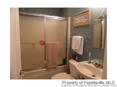 189 W Devonshire Ave, West End, NC 27370 photo 5