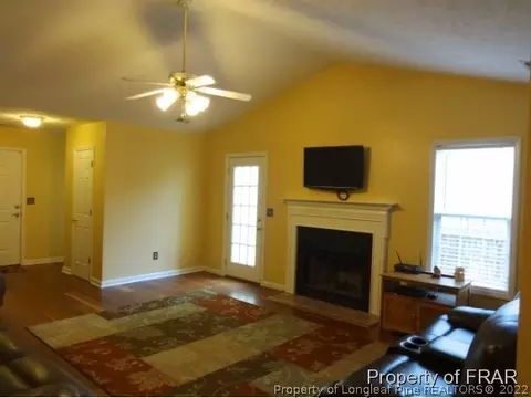 405 Buckeye Dr, Raeford, NC 28376 photo 2