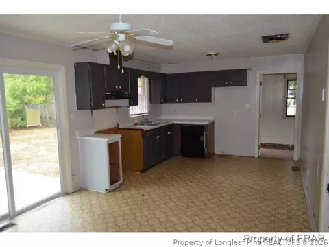 3604 Kenny Dr, Hope Mills, NC 28348 photo 2