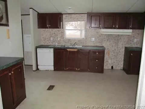 215 Huckleberry Ln, Erwin, NC 28339 photo 6