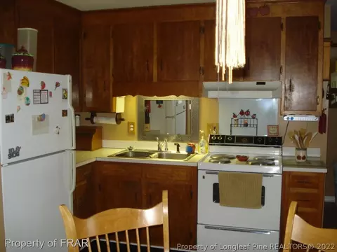 102 Pine St, Dunn, NC 28334 photo 2
