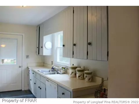 139 Firetree Ln, West End, NC 27376 photo 5