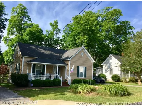 105 E I St, Erwin, NC 28339 photo 2
