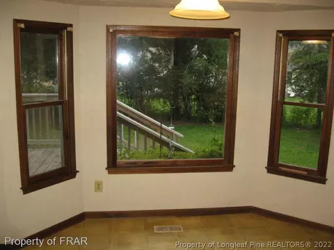 204 Cedarwood Dr, Erwin, NC 28339 photo 9