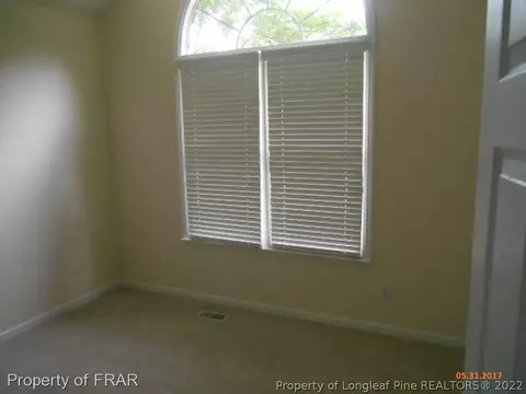 402 Thorndale Dr, Dunn, NC 28334 photo 5