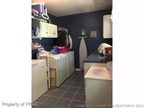 105 Cascade Cir, Dunn, NC 28334 photo 18