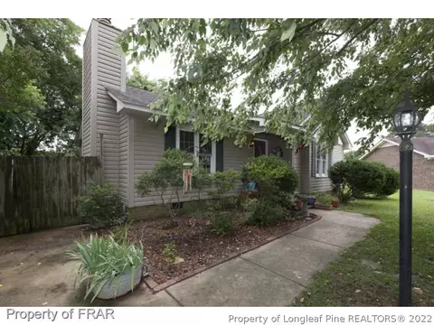 105 Cascade Cir, Dunn, NC 28334 photo 1