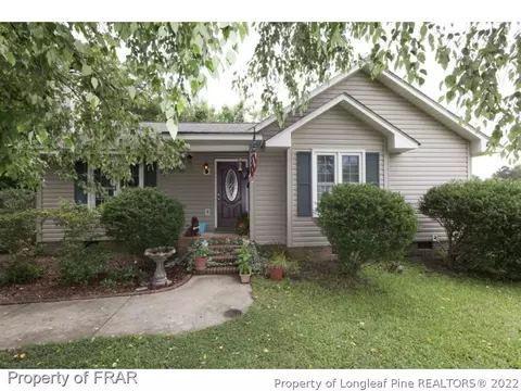 105 Cascade Cir, Dunn, NC 28334 photo 2
