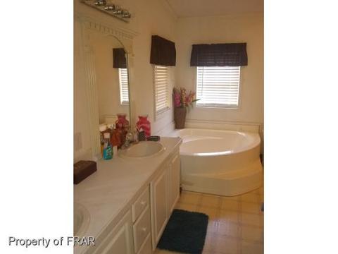 686 John L Rd, Maxton, NC 28364 photo 2