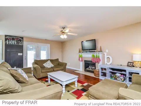 558 Valley Oak Dr, Bunnlevel, NC 28323 photo 4
