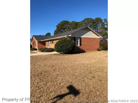 100 Rose Cir, Dunn, NC 28334 photo 2