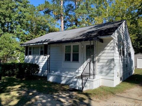 804 Saunders St, Raeford, NC 28376