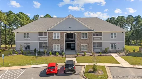 240 Gallery Dr #304, Spring Lake, NC 28390