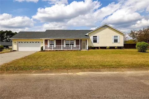 301 Hawthorn Dr, Raeford, NC 28376