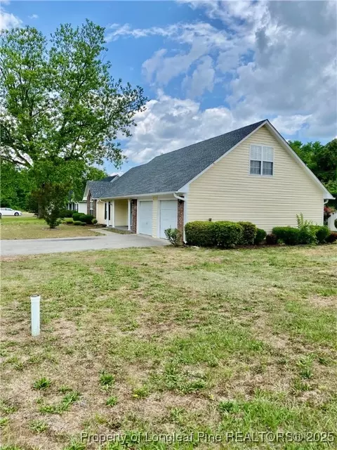 30 Julian Cir, Maxton, NC 28364
