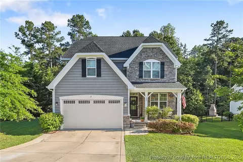 102 Scholar Dr, Spring Lake, NC 28390