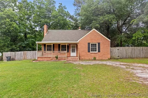 212 N Roberts St, Raeford, NC 28376