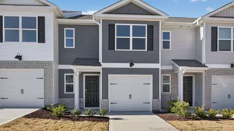 223 Maddox Dr, Aberdeen, NC 28315