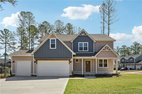 78 Graduate Ct, Spring Lake, NC 28390